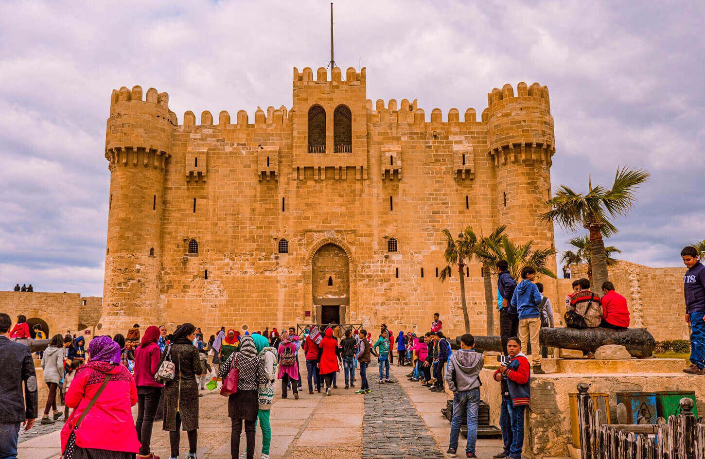 Entrada A La Ciudadela De Qaitbay En Alejandria