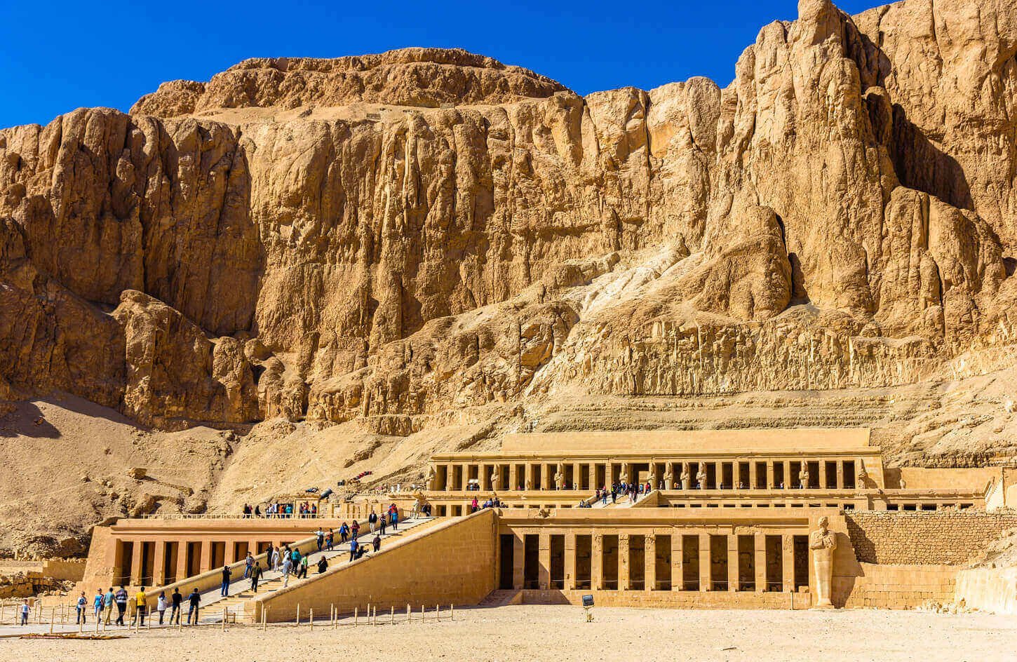 Fachada Del Templo De Hatshepsut