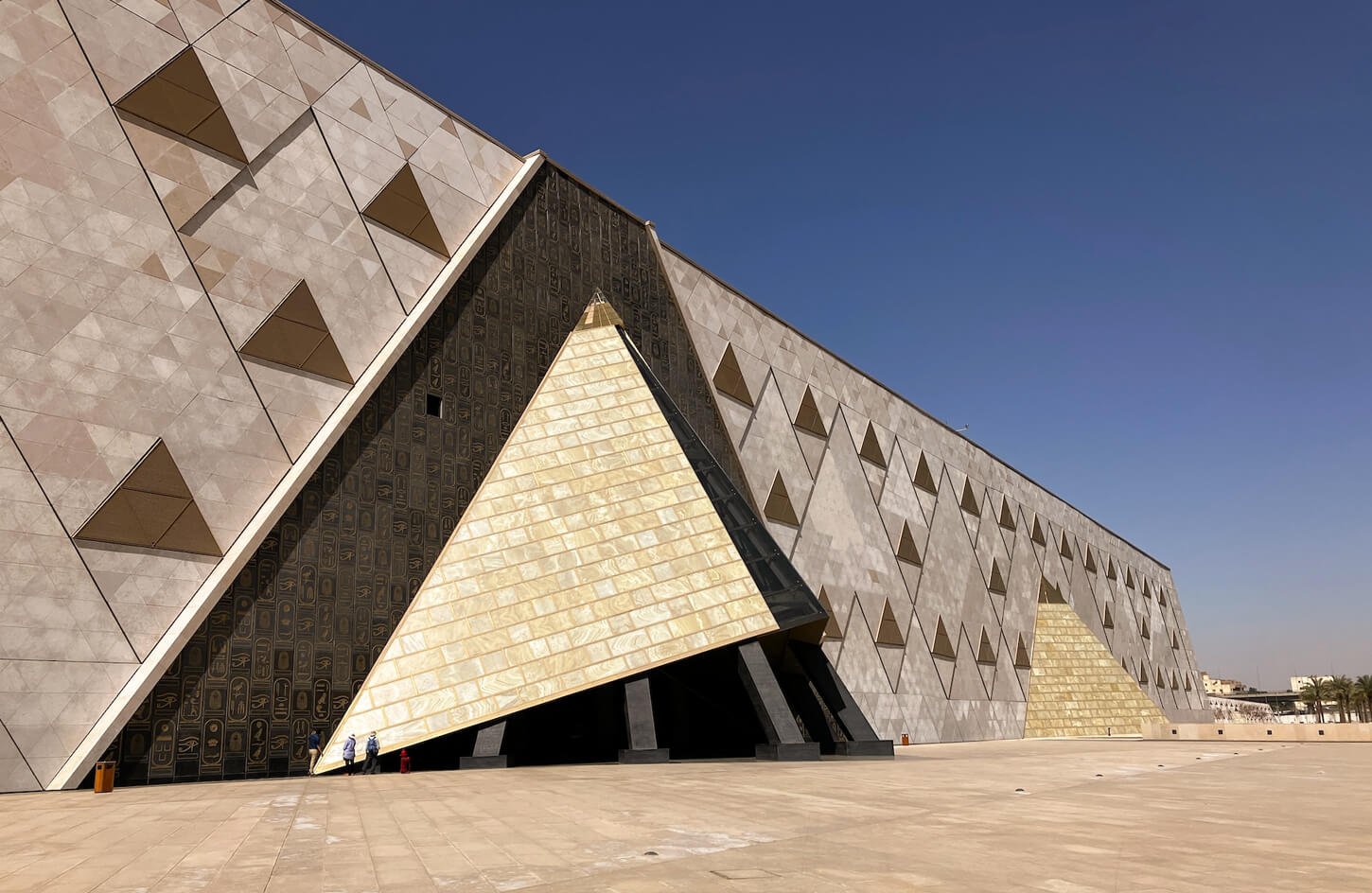 Maravillosa Foto De La Fachada Del Gran Museo Egipcio