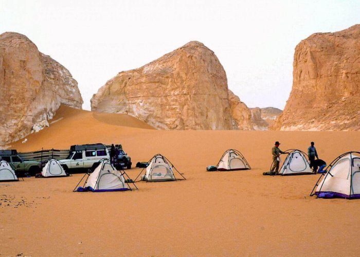 Una Imagen De Campamento En La Oasis De Bahariya