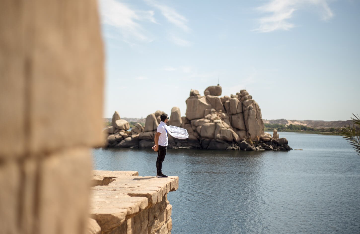 Una Maravillosa Imagen De Un Turista En Aswan