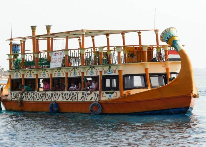 Gran Imagen De Un Barco De Cristal En Sharm El Sheikh